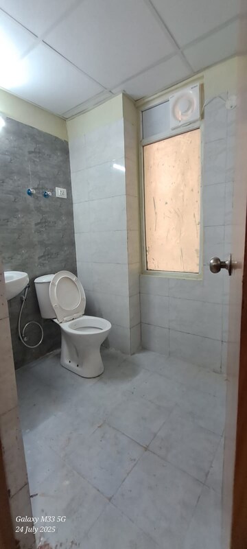 Master Bedroom in 3 BHK Apartment at Amrapali Dream Valley, Tech Zone 4 Greater Noida – for Rent