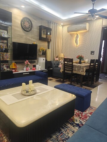 Team Area in 2 BHK Apartment at DLF Regal Gardens, Sector 90 – for Rent