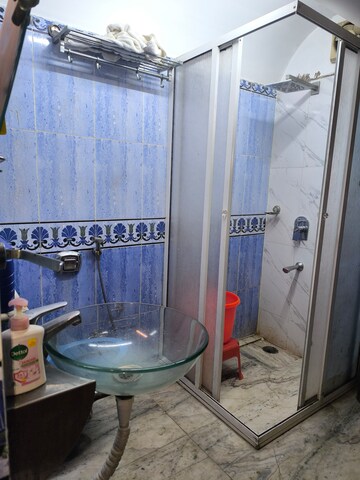 Attached Bathroom in 2 BHK Apartment at Vasant Kunj – for Rent