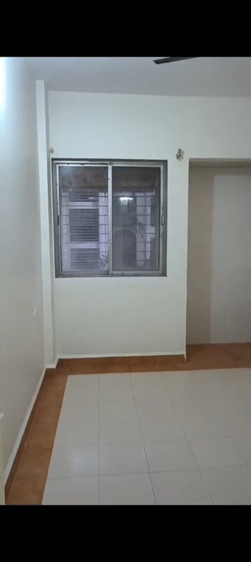 Room in 2 BHK Apartment at Suraj Park, Kalwa – for Rent