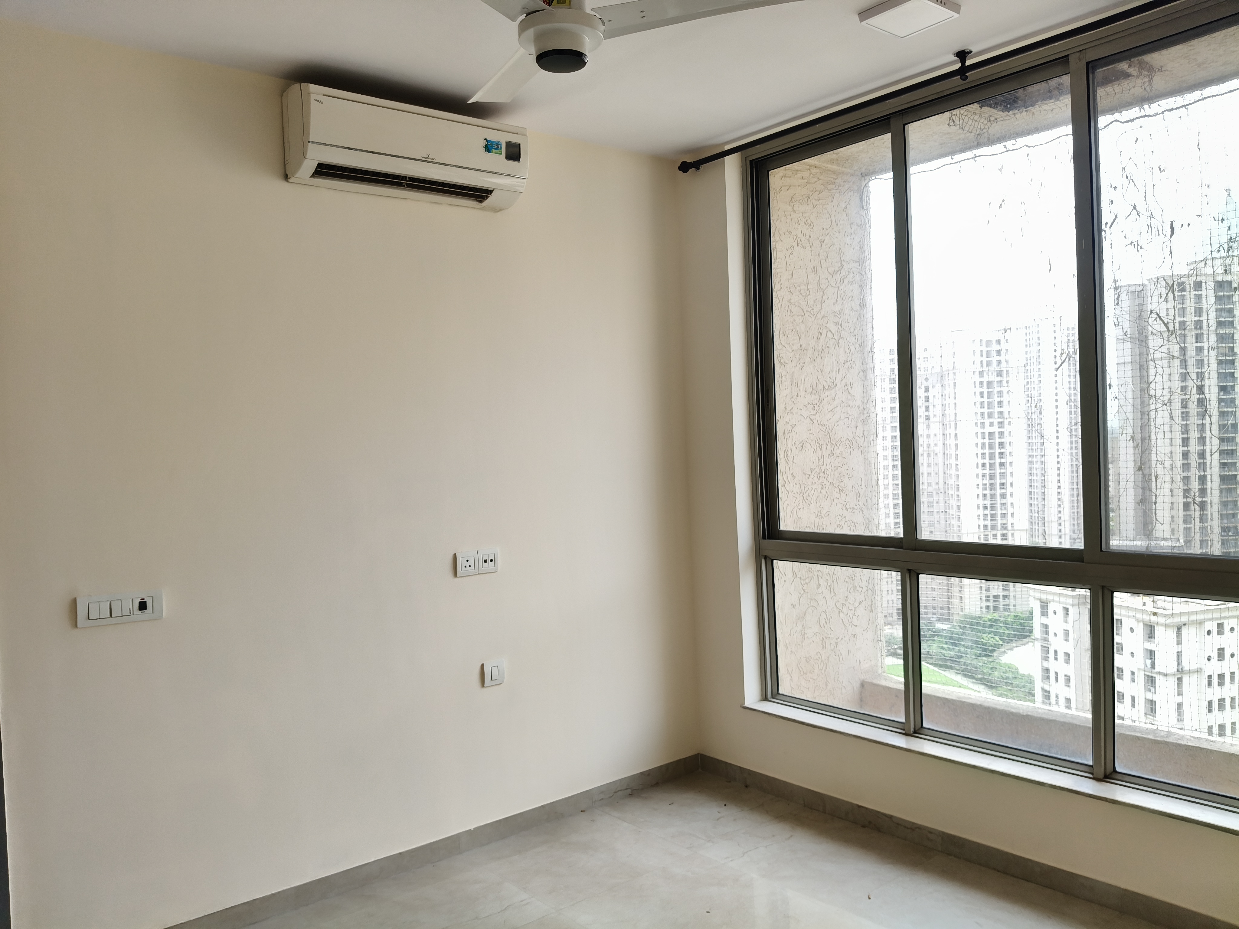 1 BHK + Extra Room Apartment For Rent in Hiranandani The Walk