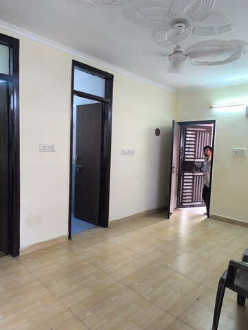 Room in 2 BHK Apartment at Vasant Kunj – for Rent
