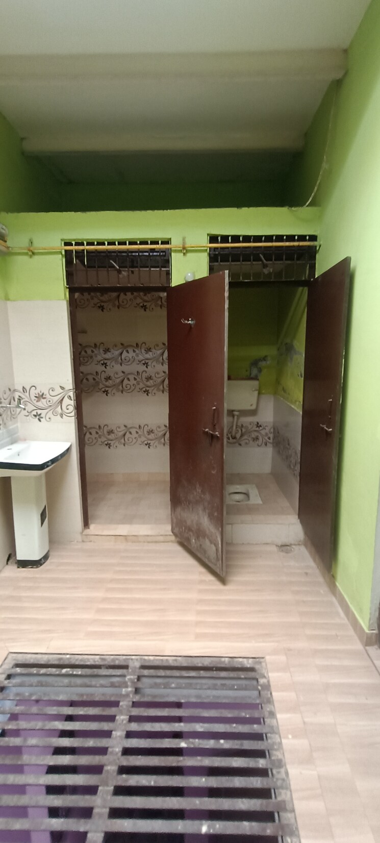 Washroom, sewla jat 4 Bedroom 122 Sq.Yd. Independent House In Sewla Jat Agra 9011987