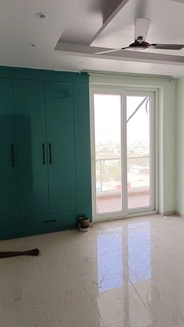 Room in 3 BHK Apartment at Omaxe Royal Residency Faridabad, Sector 79 – for Rent