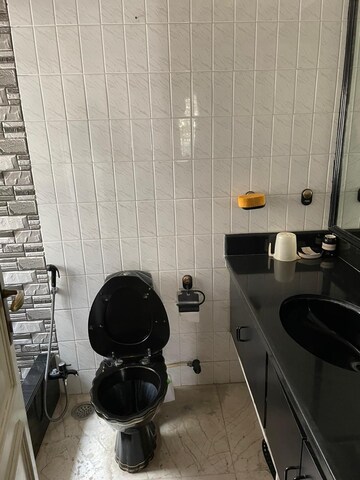 Team Area in 2 BHK Apartment at Tideways Society, Bandra West – for Rent