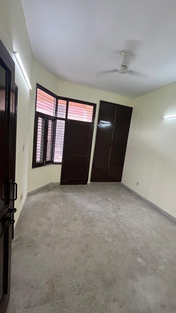 Room in 3 BHK Apartment at Vijay Ratan Vihar, Sector 15 – for Rent