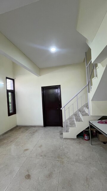 Room in 3 BHK Apartment at Vijay Ratan Vihar, Sector 15 – for Rent