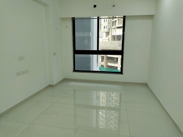 Room in 2 BHK Apartment at Sunteck City Avenue 2, Goregaon West – for Rent