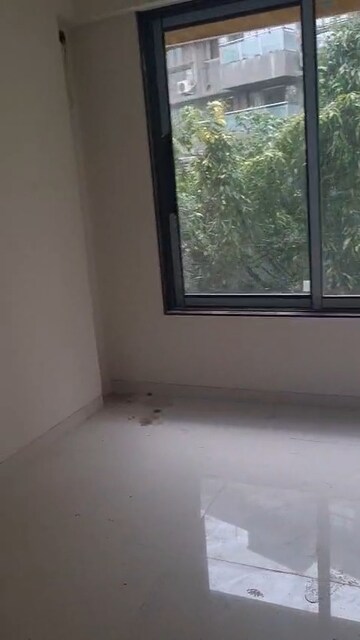 Room in 2 BHK Apartment at Vile Parle East – for Rent