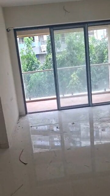 Room in 2 BHK Apartment at Vile Parle East – for Rent