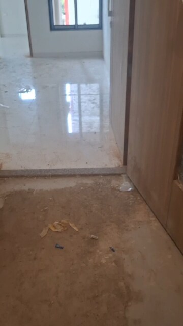 Room in 2 BHK Apartment at Vile Parle East – for Rent