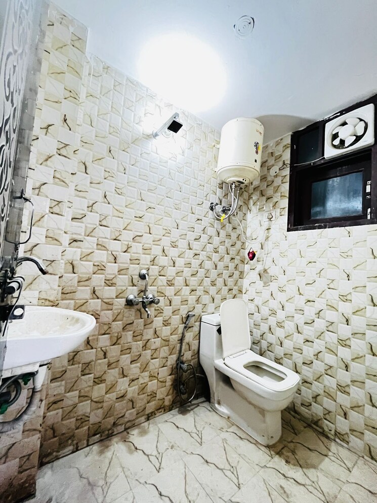 Bathroom, neb sarai 2 Bedroom 850 Sq.Ft. Builder Floor In Neb Sarai Delhi 9012137