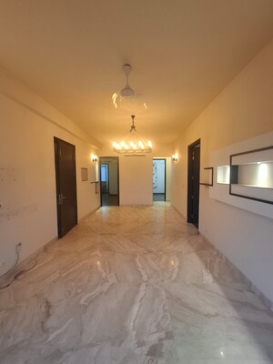2.5 BHK Builder Floor For Sale in Malibu Shopping Arcade, Sector 47