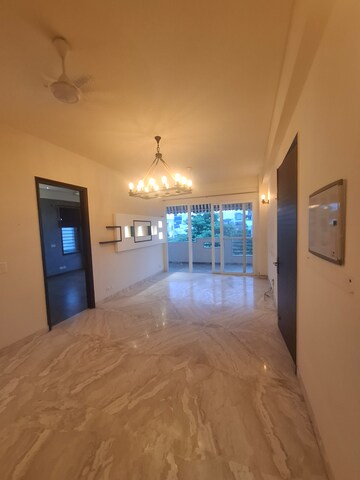 Furnished Amenities in 2.5 BHK Builder Floor at Malibu Shopping Arcade, Sector 47 – for Sale
