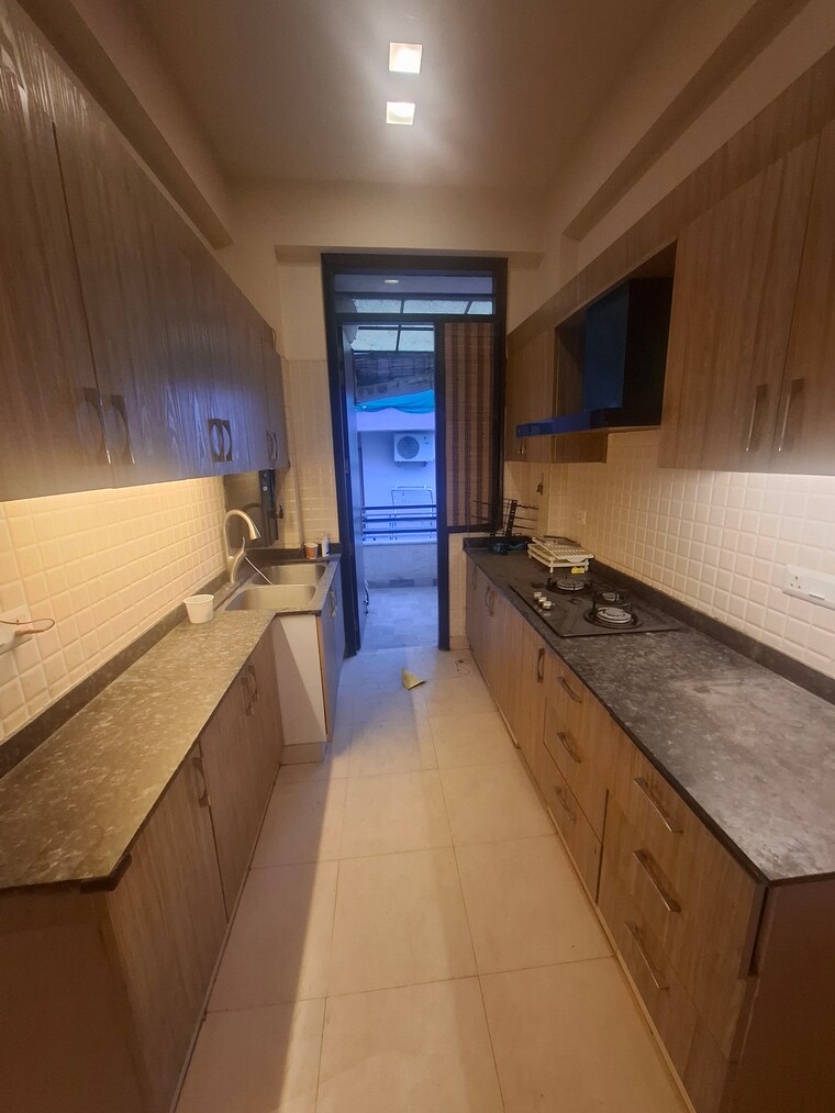 Kitchen, malibu-shopping-arcade 2.5 Bedroom 204 Sq.Yd. Builder Floor In Sector 47 Gurgaon 9012143