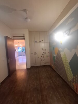 Furnished Amenities in 2.5 BHK Builder Floor at Malibu Shopping Arcade, Sector 47 – for Sale