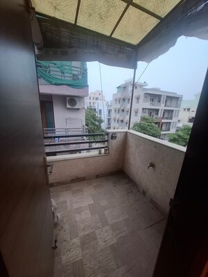 Room in 2.5 BHK Builder Floor at Malibu Shopping Arcade, Sector 47 – for Sale