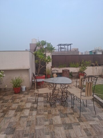 2.5 BHK Builder Floor – Exterior View View at Malibu Shopping Arcade, Sector 47 - for Sale