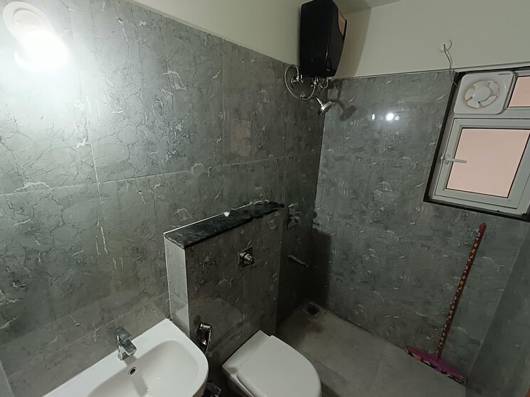 Bathroom, vtp-beaumonde 2 Bedroom 1033 Sq.Ft. Apartment In Kharadi Pune 9012148
