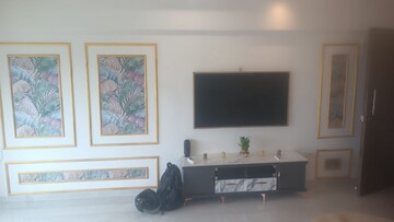 Room in 2 BHK Apartment at Alag Artis, Pant Nagar – for Rent