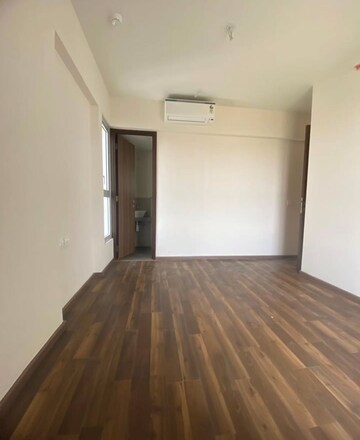 Room in 2 BHK Apartment at Piramal Vaikunth, Balkum Pada – for Rent