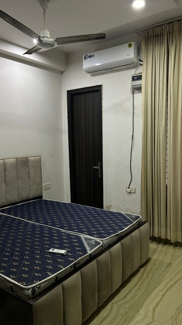 Bedroom in 3 BHK Builder Floor at Sector 45 – for Rent