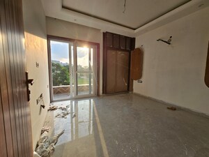 Room in 3 BHK Apartment at BPTP District 3, Sector 85 – for Sale