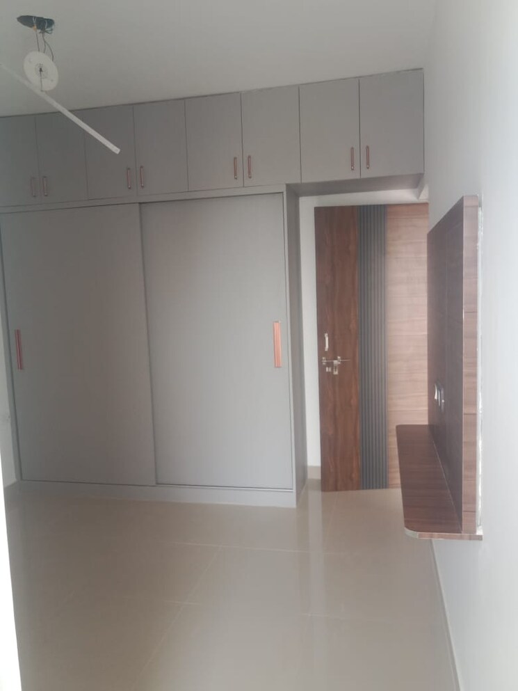 Room, vivek vihar 3 Bedroom 125 Sq.Yd. Builder Floor In Vivek Vihar Delhi 9012345