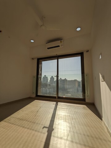 Room in 2 BHK Apartment at Kanakia Silicon Valley, Powai – for Rent