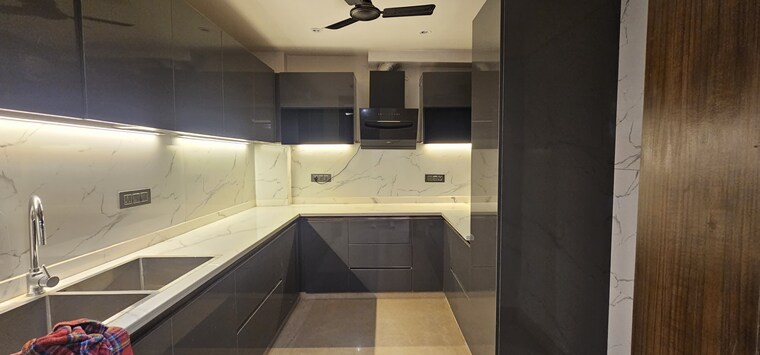 Kitchen, dlf phase i 3 Bedroom 200 Sq.Yd. Builder Floor In Dlf Phase I Gurgaon 9012339