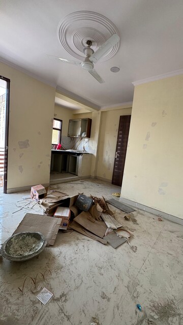 Living Room in 1 BHK Builder Floor at Palm Residency Chhatarpur, Chattarpur – for Rent