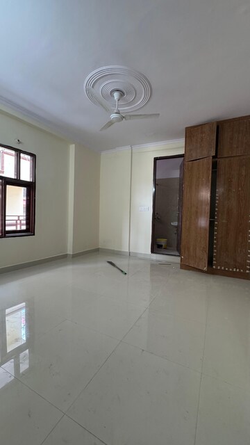 Room in 1 BHK Builder Floor at Palm Residency Chhatarpur, Chattarpur – for Rent