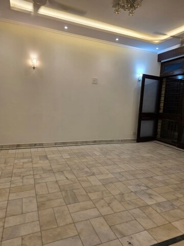 Room in 3 BHK Independent House at Sector 45 – for Rent