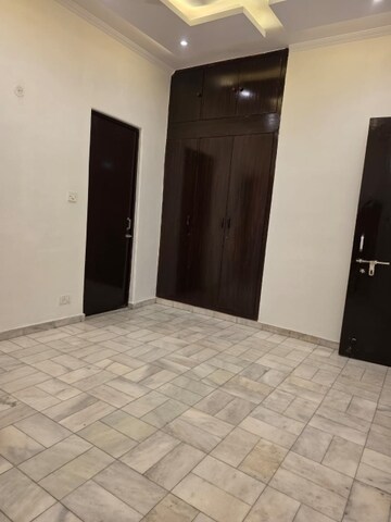 Room in 3 BHK Independent House at Sector 45 – for Rent