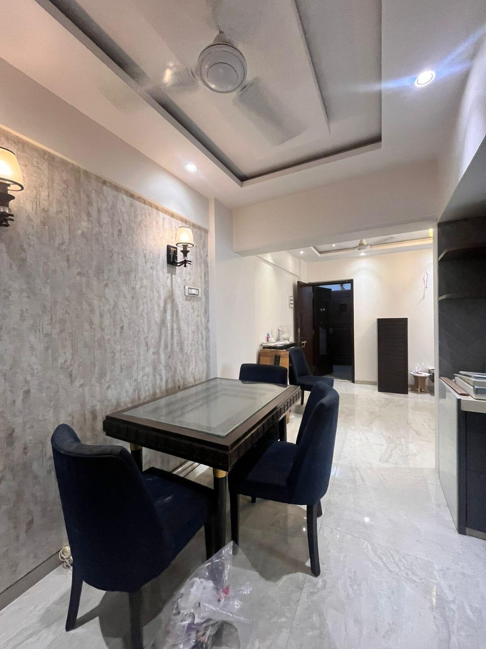 2 BHK + Servant Room Apartment For Rent in Seven Bungalow