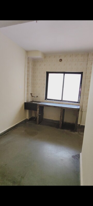 Room in 1 BHK Apartment at Green Square, Kasarvadavali – for Rent