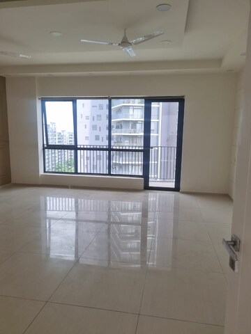 Room in 3.5 BHK Apartment at Ireo Skyon, Sector 60 – for Rent
