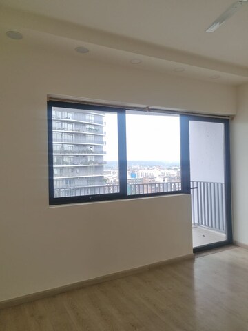 Room in 3.5 BHK Apartment at Ireo Skyon, Sector 60 – for Rent