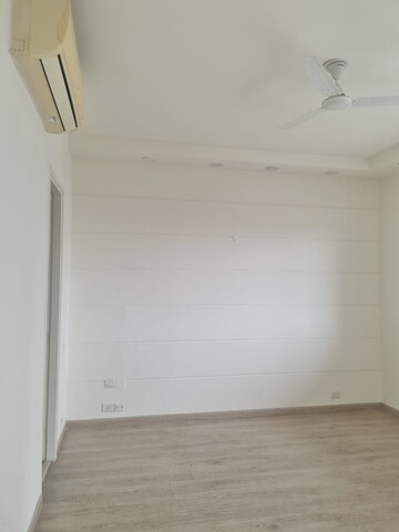 Room in 3.5 BHK Apartment at Ireo Skyon, Sector 60 – for Rent