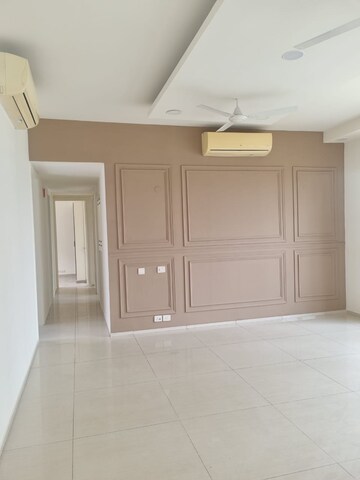 Room in 3.5 BHK Apartment at Ireo Skyon, Sector 60 – for Rent