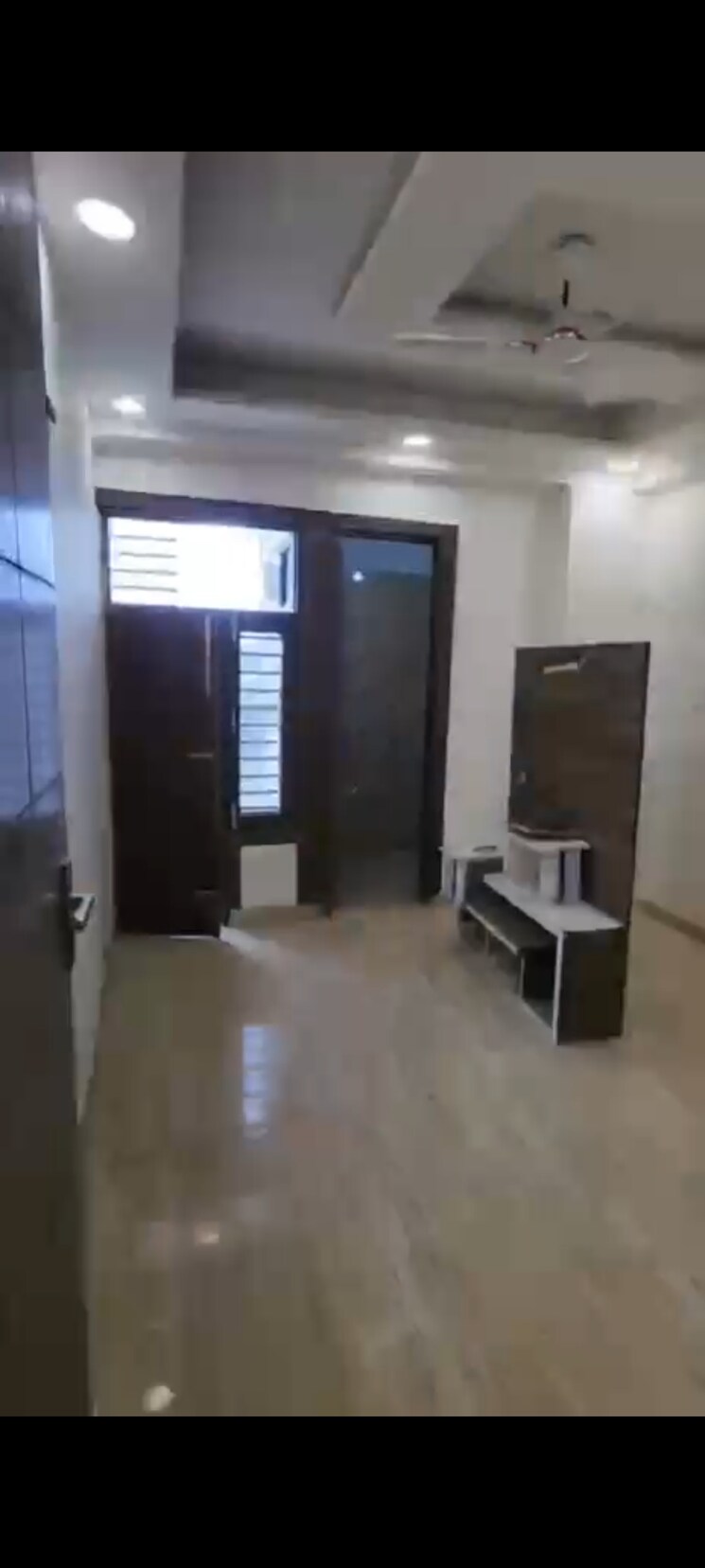 Room, vasundhara sector 5 3 Bedroom 100 Sq.Mt. Builder Floor In Vasundhara Sector 5 Ghaziabad 9012446