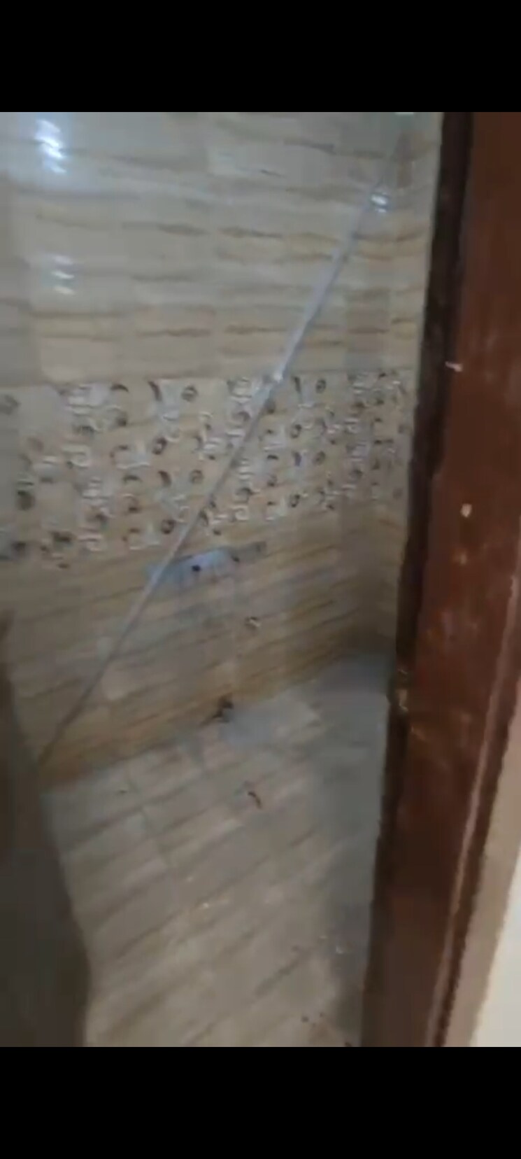 Bathroom, vasundhara sector 5 3 Bedroom 100 Sq.Mt. Builder Floor In Vasundhara Sector 5 Ghaziabad 9012446