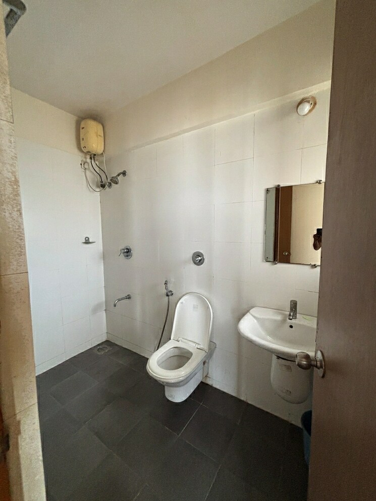 Bathroom, lodha-palava-casa-bella 2 Bedroom 653 Sq.Ft. Apartment In Dombivli East Thane 9012474