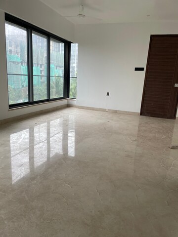 Room in 2 BHK Apartment at Shivraj Heights, Khar West – for Rent