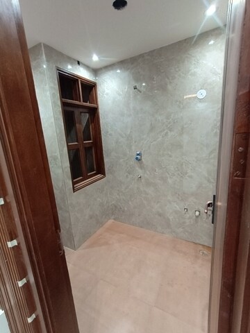 Room in 6 BHK Builder Floor at Mahavir Enclave 1 – for Sale