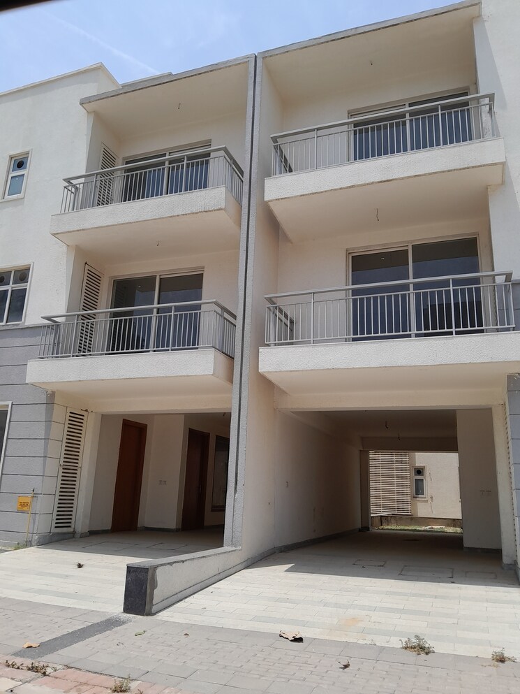 Exterior View, godrej-golf-links-evoke 4 Bedroom 2759 Sq.Ft. Villa In Sector 27 Yamuna Expressway Greater Noida 9012564