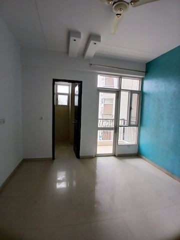 Room in 2 BHK Apartment at Gaur City 2 - 14th Avenue, Sector 16c Greater Noida – for Rent