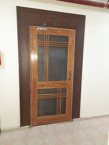 Room in 3 BHK Apartment at Landcraft Golf Links, Pandav Nagar – for Sale
