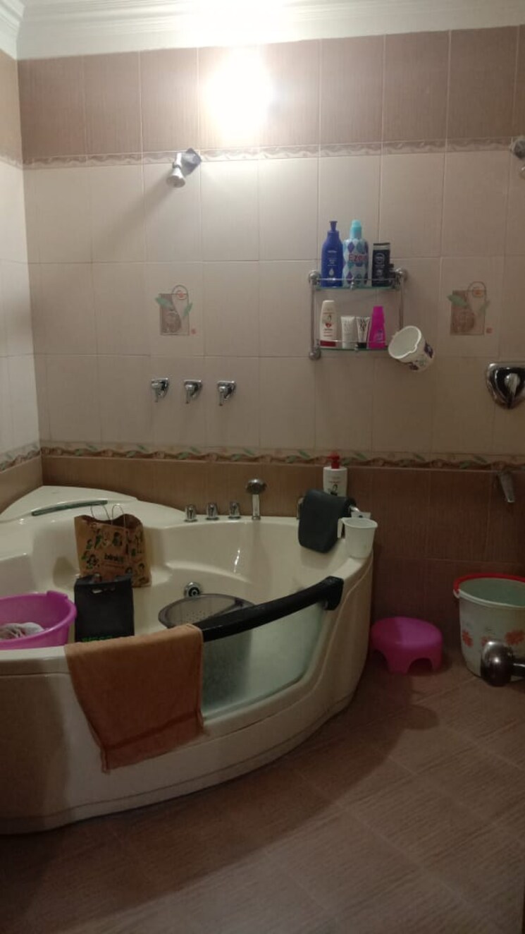 Bathroom, raj nagar 6+ Bedroom 345 Sq.Yd. Independent House In Raj Nagar Ghaziabad 9012669