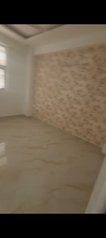 Room in 2 BHK Builder Floor at Knowledge Park V Greater Noida – for Rent